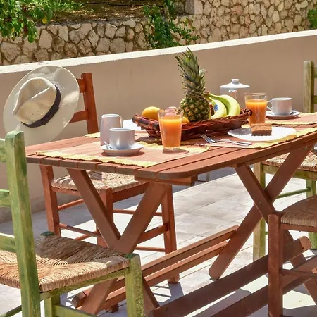 Apartment Evianna Mousata