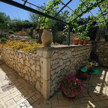 Apartament Evianna Mousata