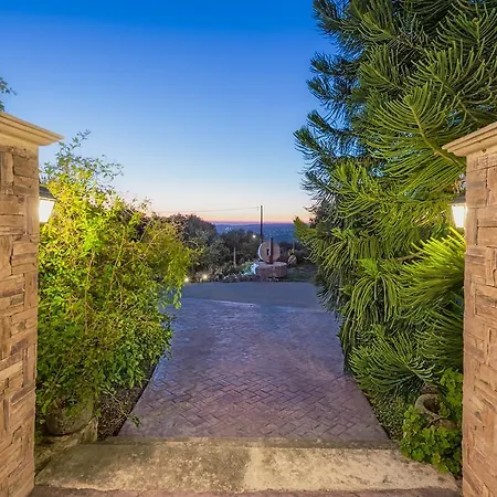 Apartment Evianna Mousata